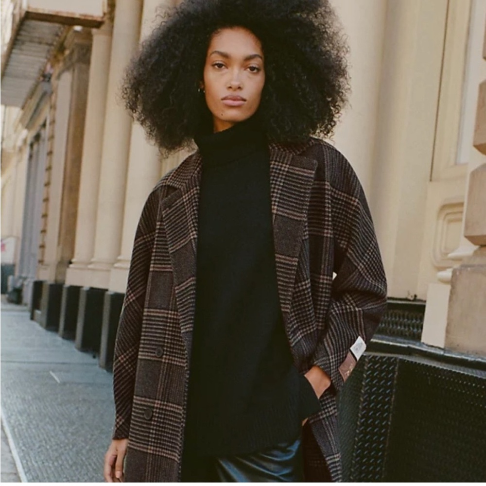 Aritzia babaton slouch coat
Size 2